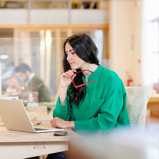 Puis-je être travailleur indépendant et salarié en même temps ?